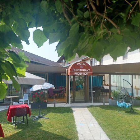 Hotel La Parenthese Attignat Bagian luar foto