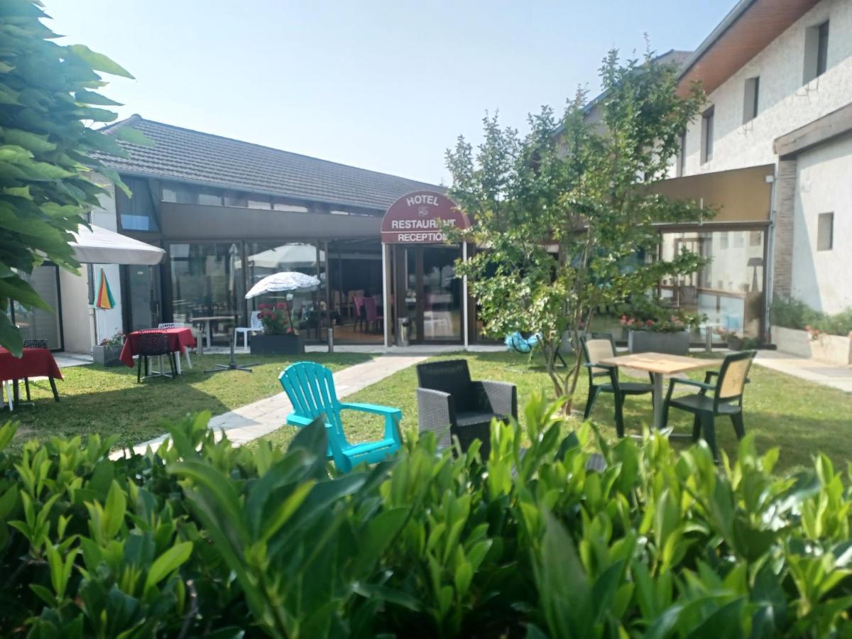 Hotel La Parenthese Attignat Bagian luar foto