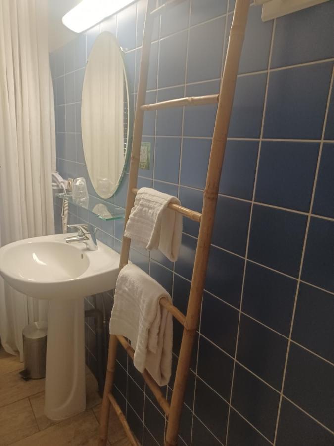 Hotel La Parenthese Attignat Bagian luar foto