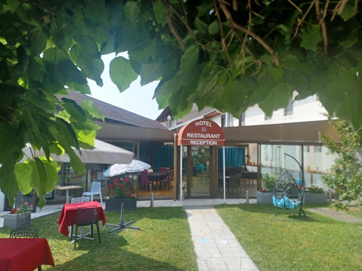 Hotel La Parenthese Attignat Bagian luar foto
